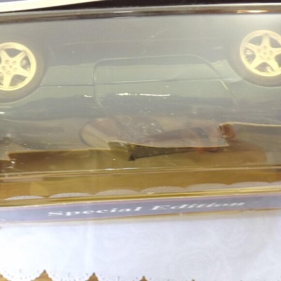 Jaguar XK180 1:18 Special Edition Maisto Collectible Car - Picture 2 of 10